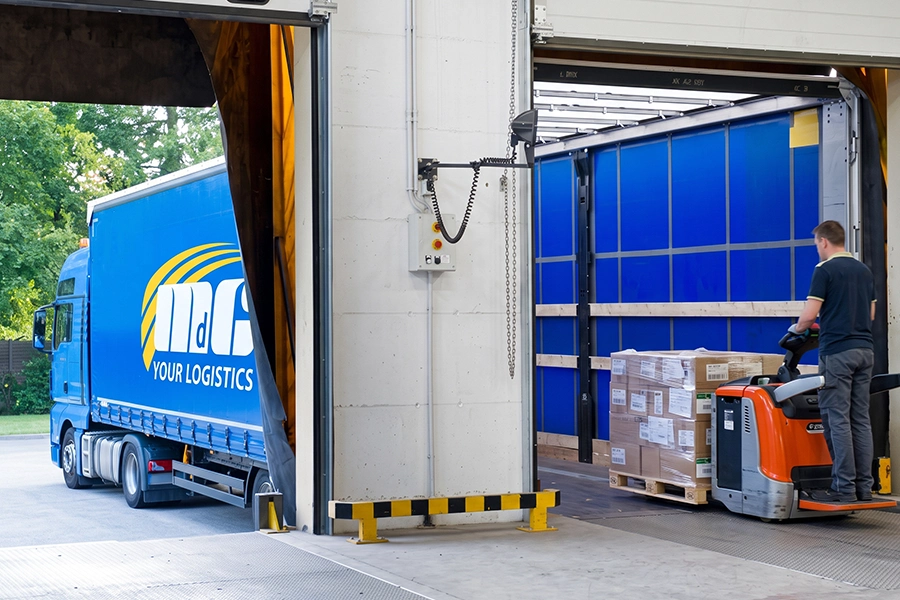 Camion MdG fuori dal deposito