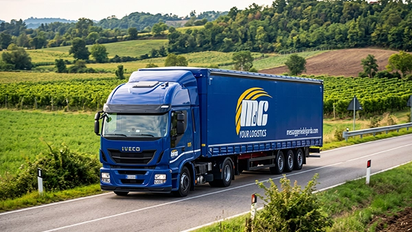 Camion MdG su strada di campagna